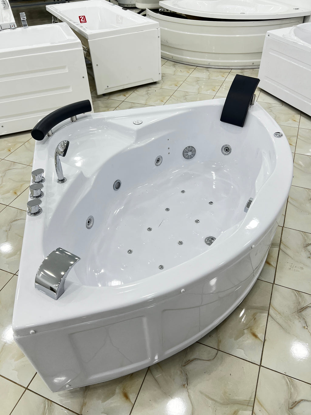 Jaccuzi  140/140/60 Avec Spot et 2 Moteur et 1 place
