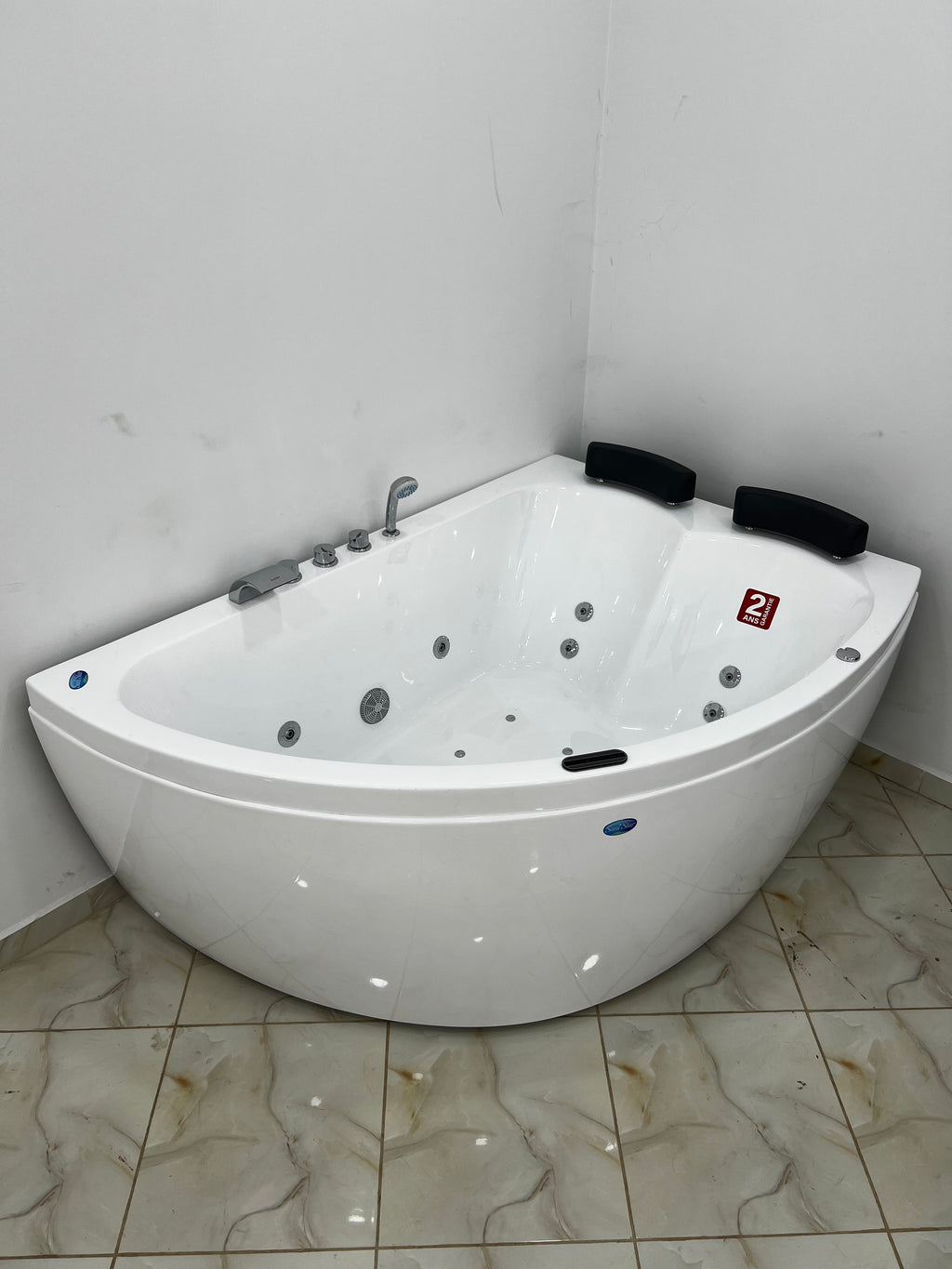 Jaccuzi 170/113 Avec Spot et 2 Moteur et 2 place