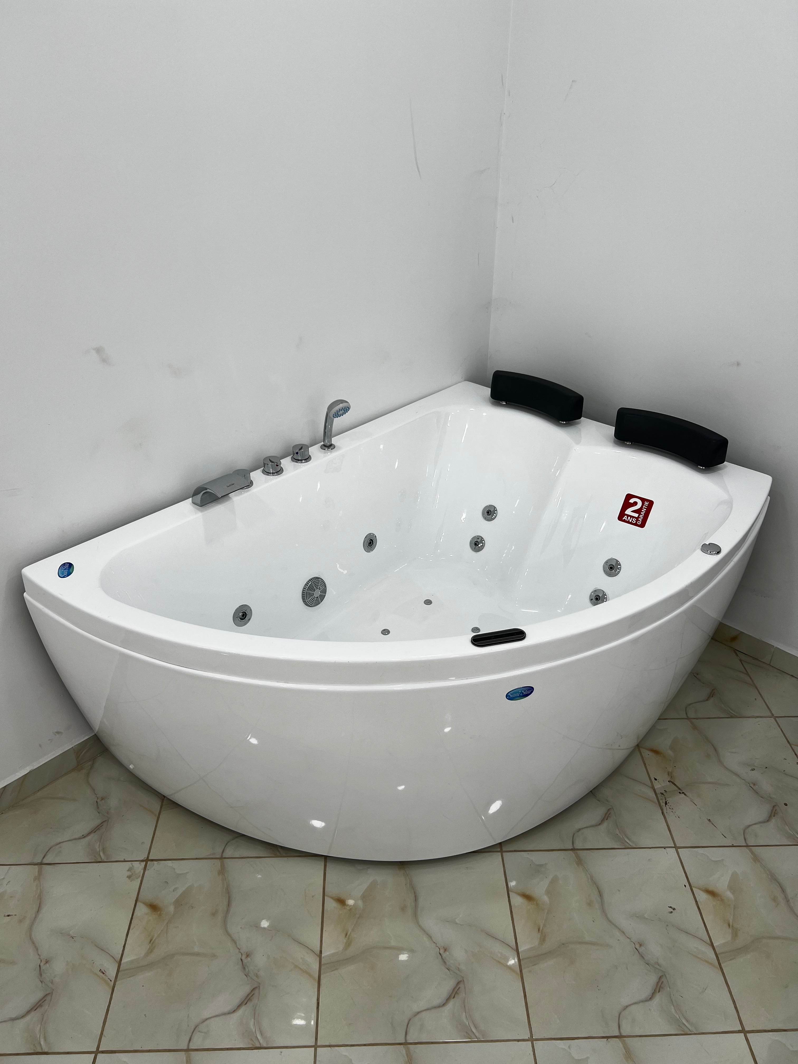Jaccuzi 170/113 Avec Spot et 2 Moteur et 2 place