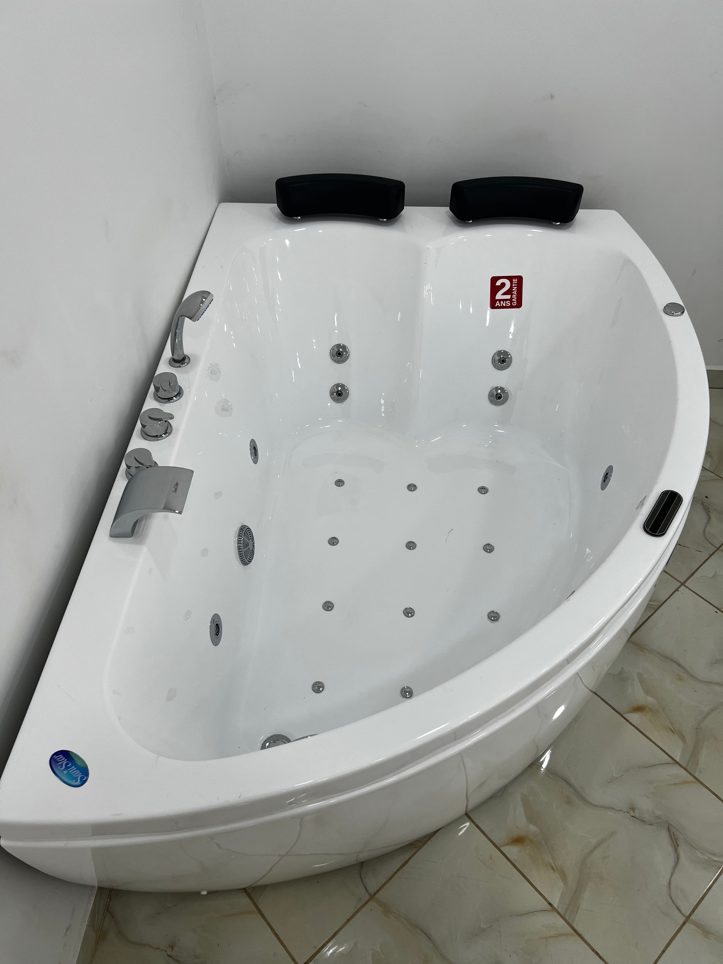 Jaccuzi 170/113 Avec Spot et 2 Moteur et 2 place
