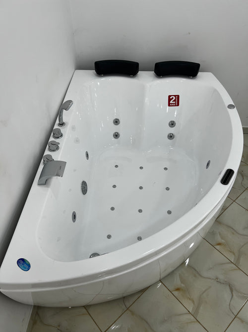 Jaccuzi 170/113 Avec Spot et 2 Moteur et 2 place