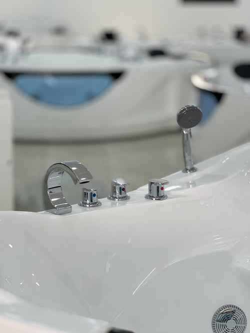 Jaccuzi 150/150/60 Avec Spot et 2 Moteur et 2 place