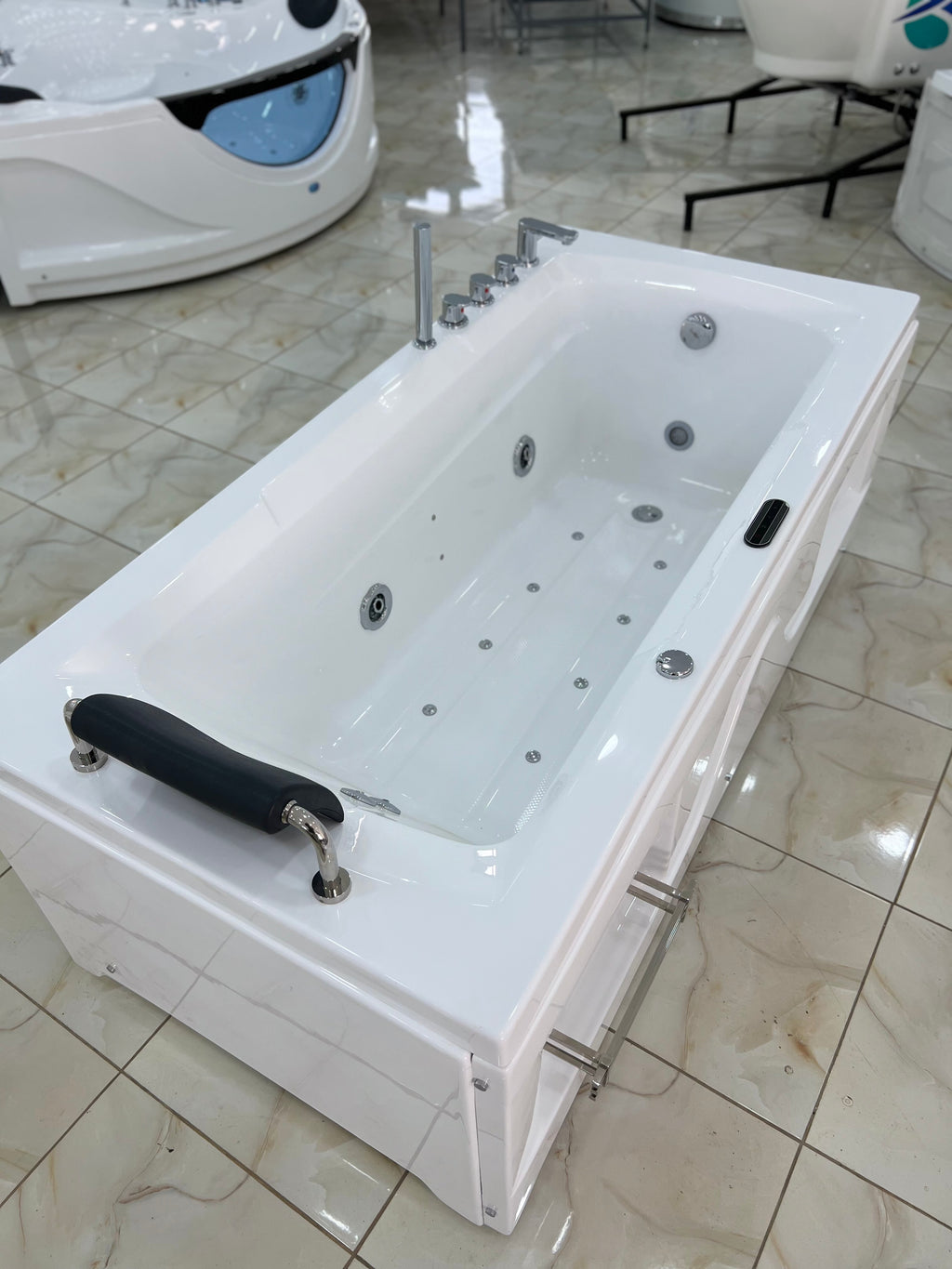Jaccuzi Golea 170/80/60 Avec Spot et 2 Moteur et 1 place