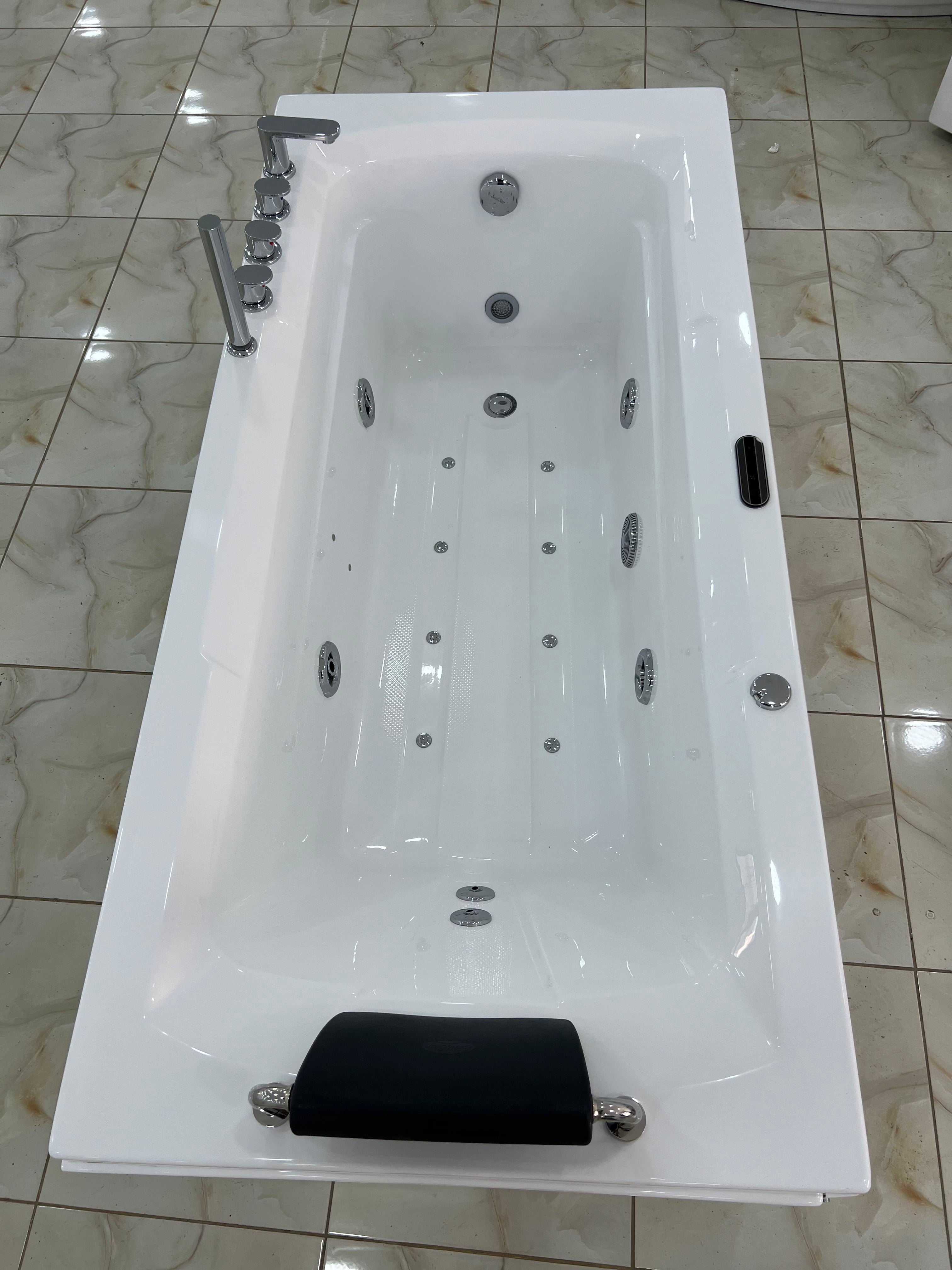 Jaccuzi Golea 170/80/60 Avec Spot et 2 Moteur et 1 place