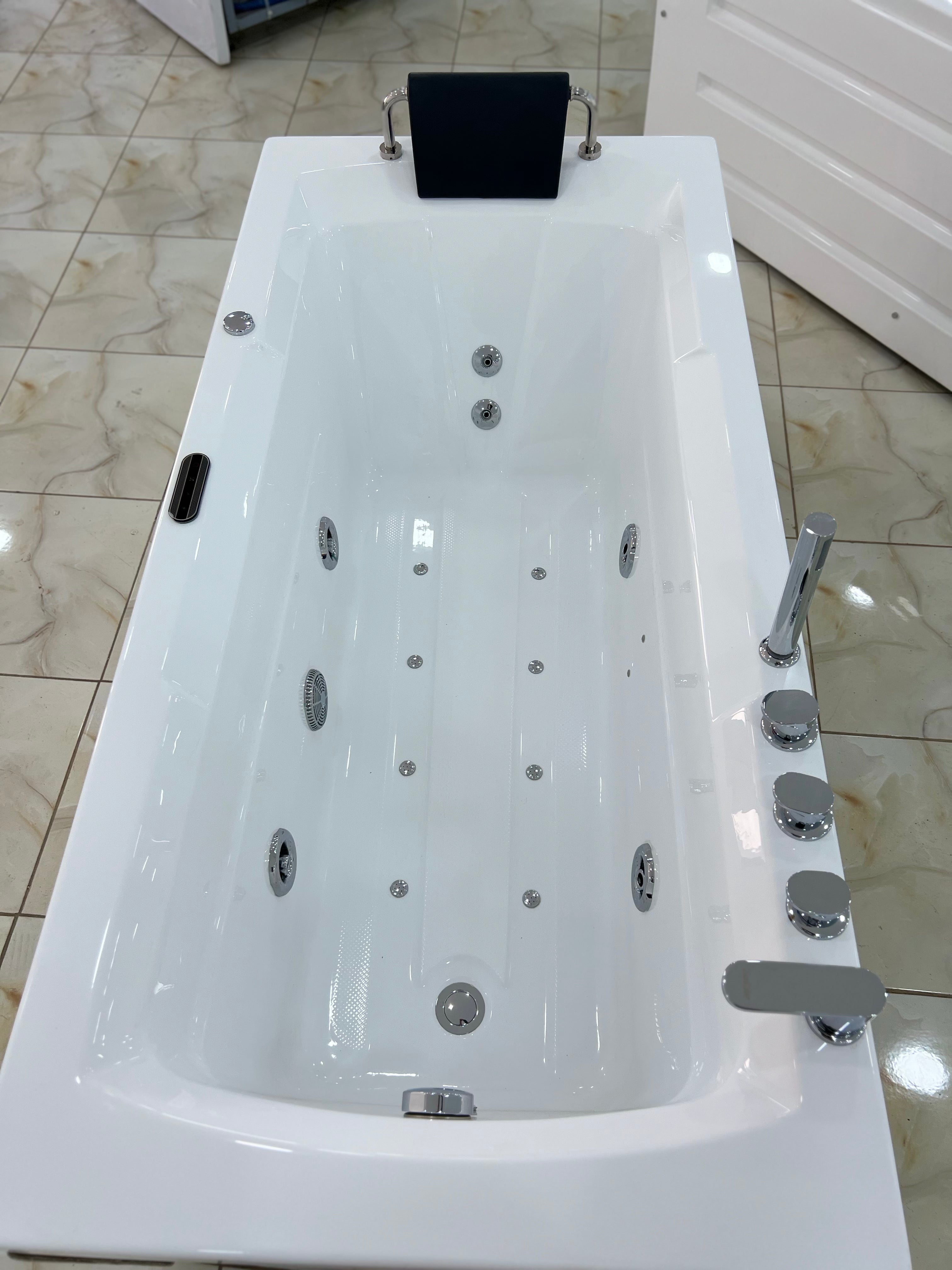 Jaccuzi Golea 170/80/60 Avec Spot et 2 Moteur et 1 place