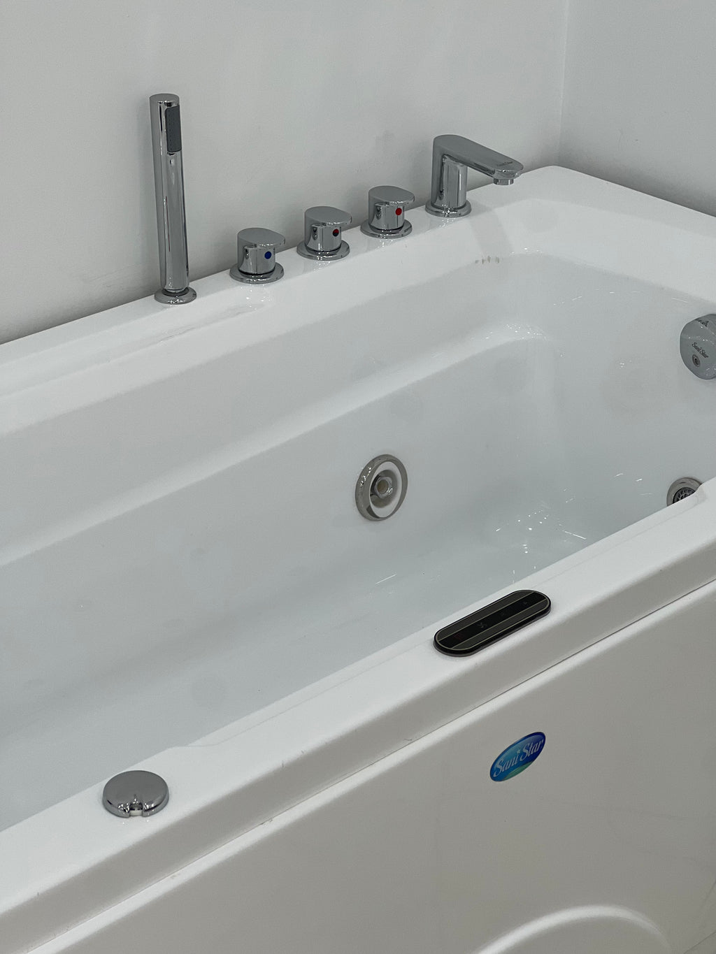 Jaccuzi Temacine 170/75/55 Avec Spot et 2 Moteur et 1 place