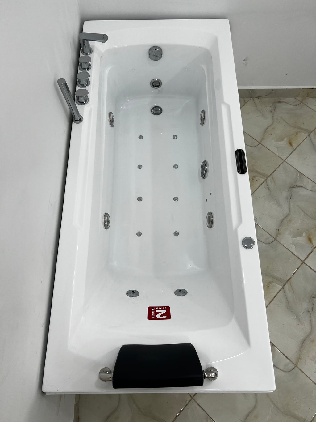 Jaccuzi Temacine 170/75/55 Avec Spot et 2 Moteur et 1 place