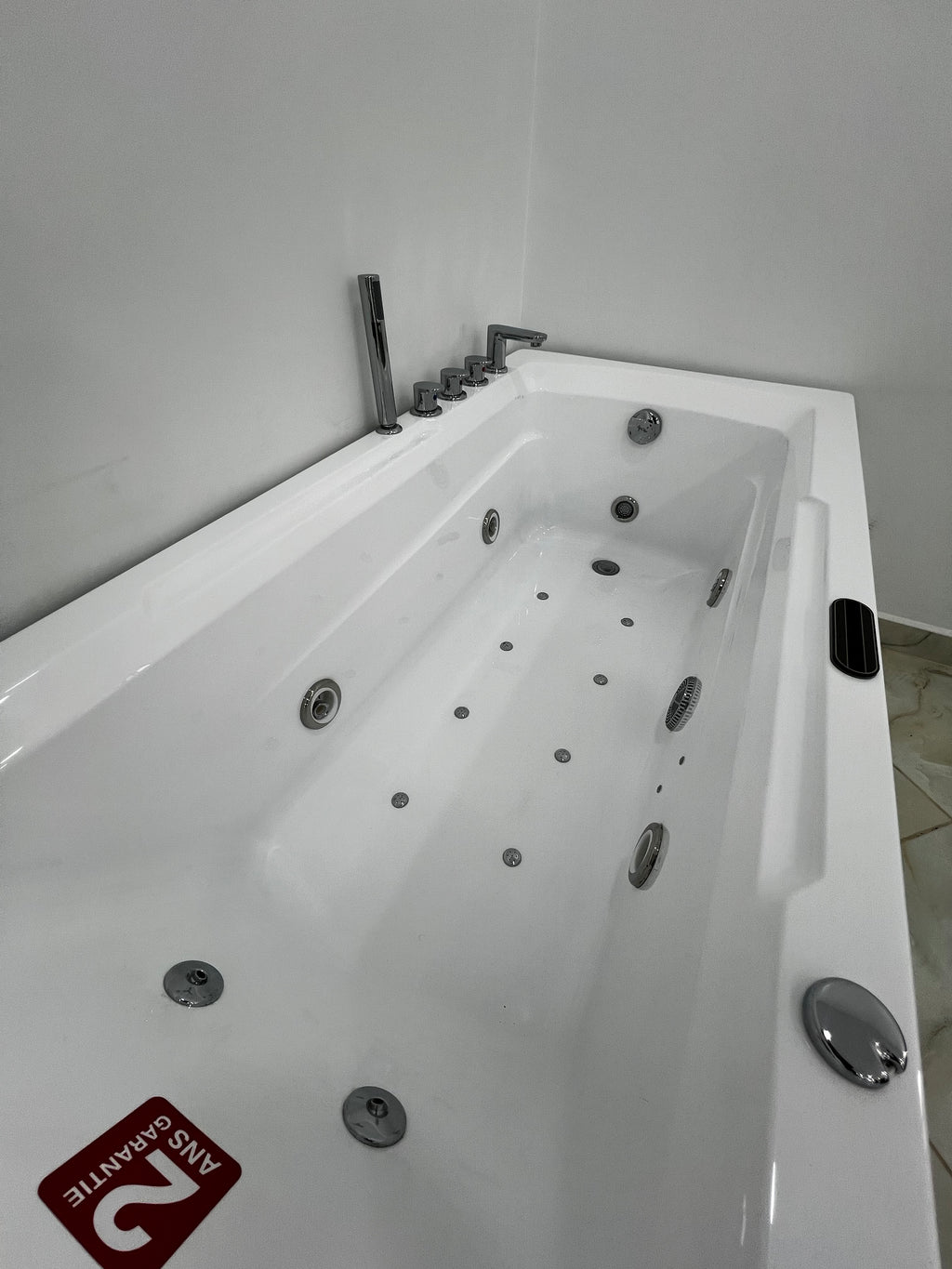 Jaccuzi Temacine 170/75/55 Avec Spot et 2 Moteur et 1 place