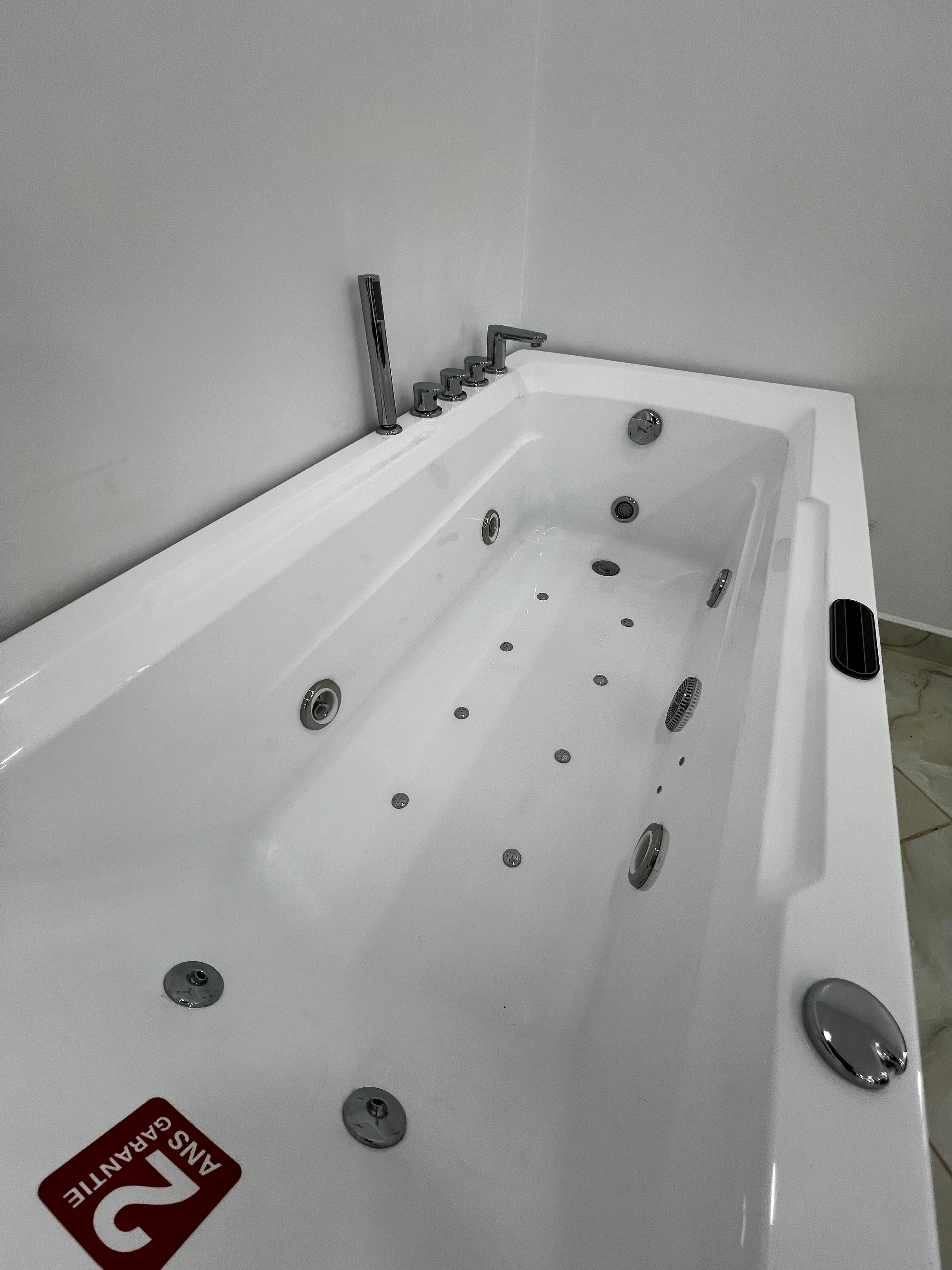Jaccuzi Temacine 170/75/55 Avec Spot et 2 Moteur et 1 place