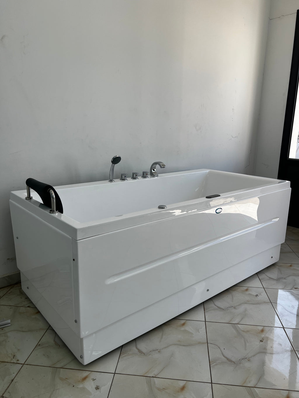 Jaccuzi 190/90/70 Avec Spot et 2 Moteur
