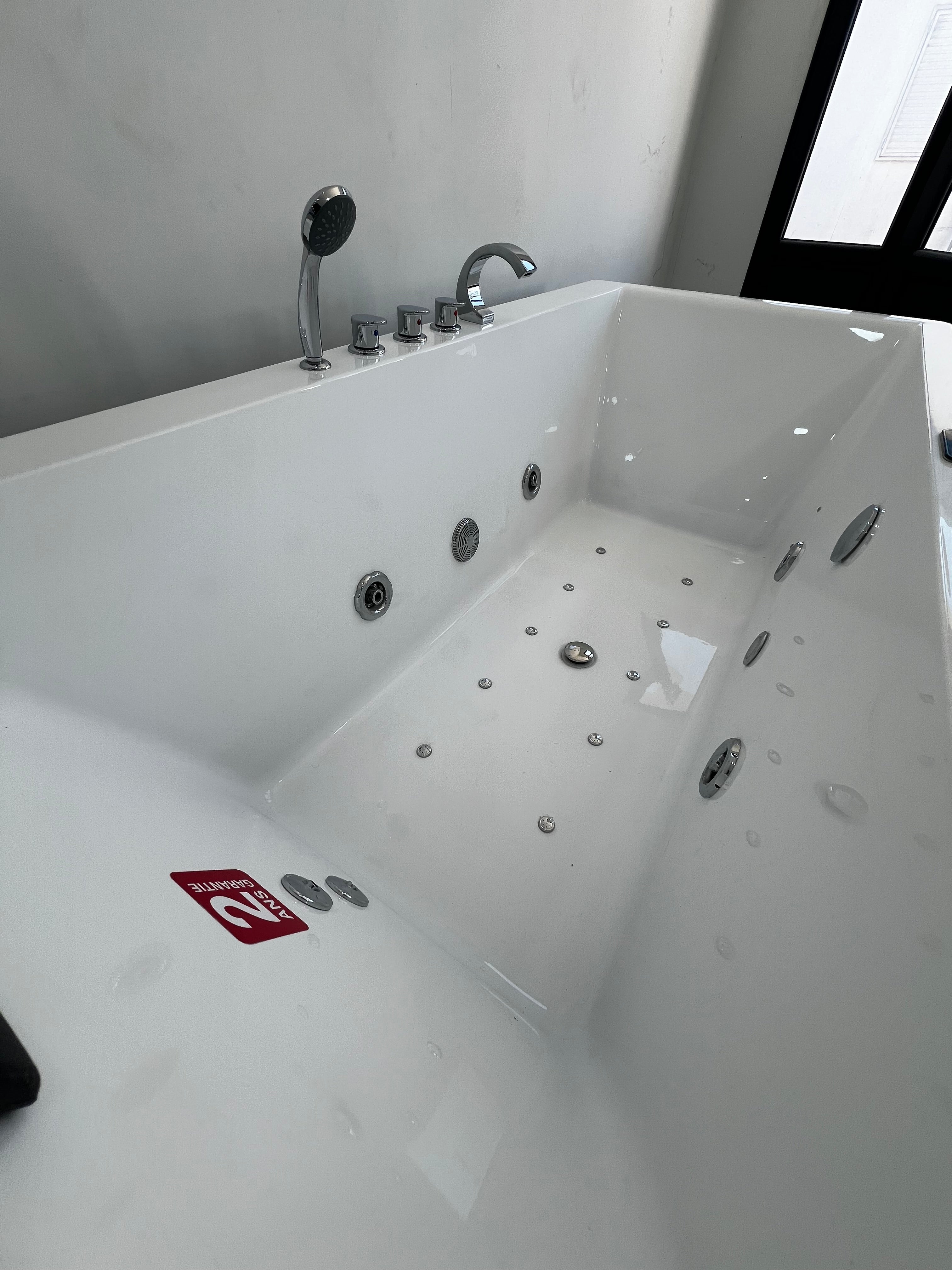 Jaccuzi 190/90/70 Avec Spot et 2 Moteur